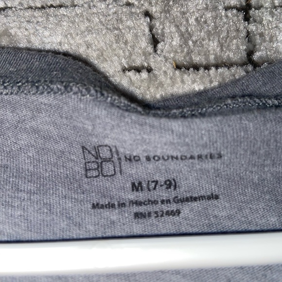 Simple grey shirt - Picture 2 of 2